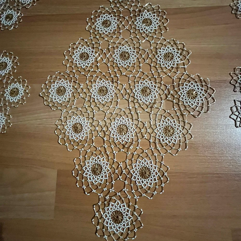 El Yapımı Dantel Örtü – Kare Çiçek